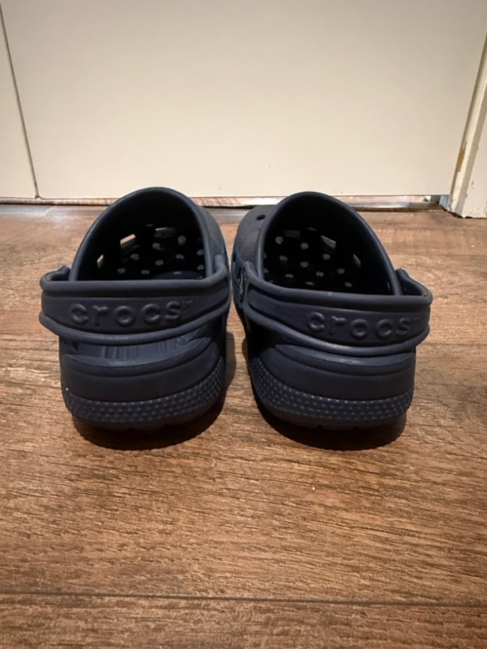 CROCS Classic Clog in Navy Youth and Youth 1 - Picture 2 of 2